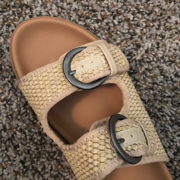 Universal Thread Sandals - Picture 4 of 4